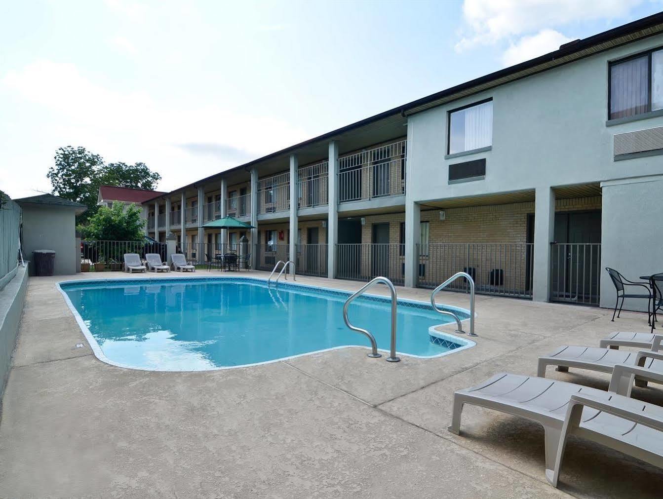 Red Roof Inn Muscle Shoals Buitenkant foto